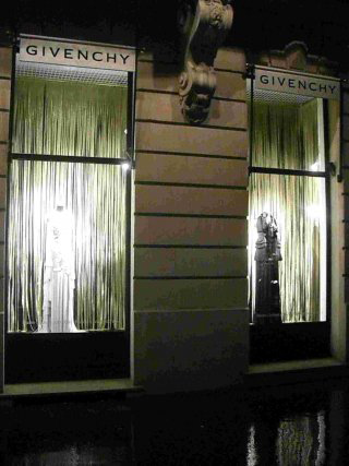 Givenchy Szalon